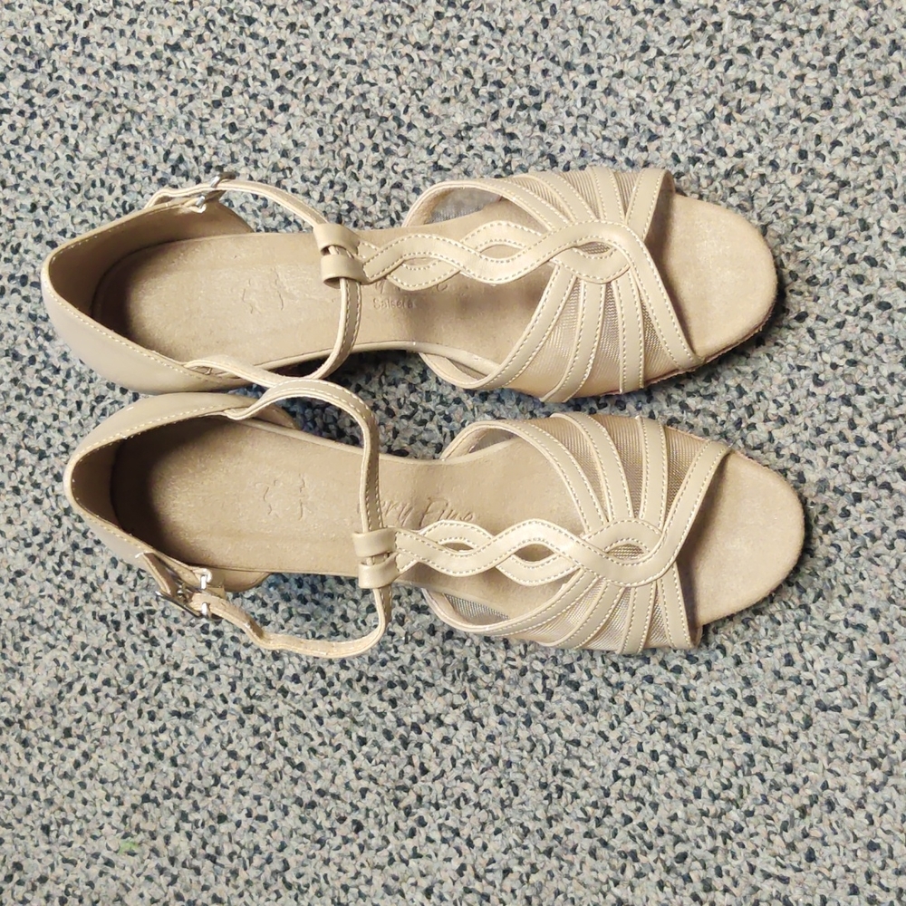 Very fine t-strap ballroom dance shoes size five and a half